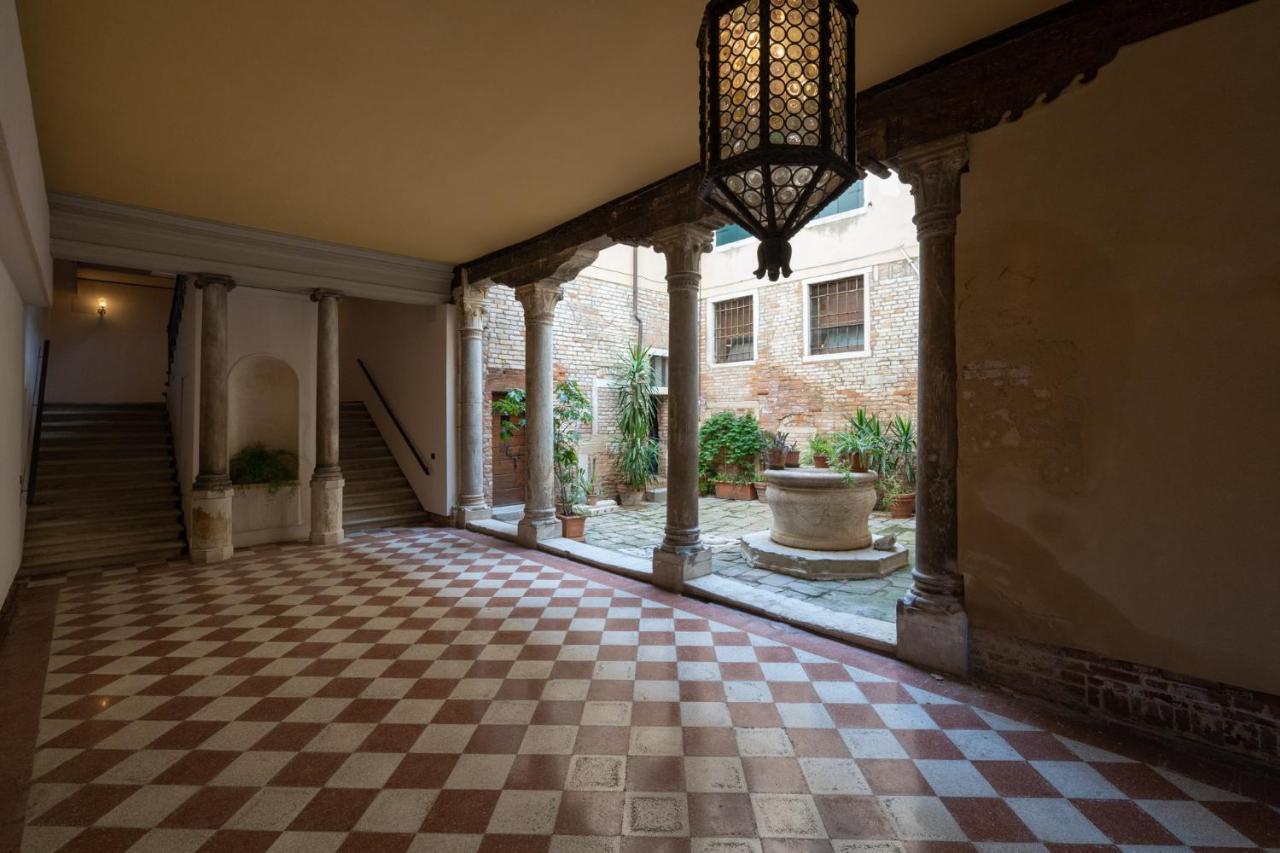 Ca' Longo Palace Damasco Venise Extérieur photo
